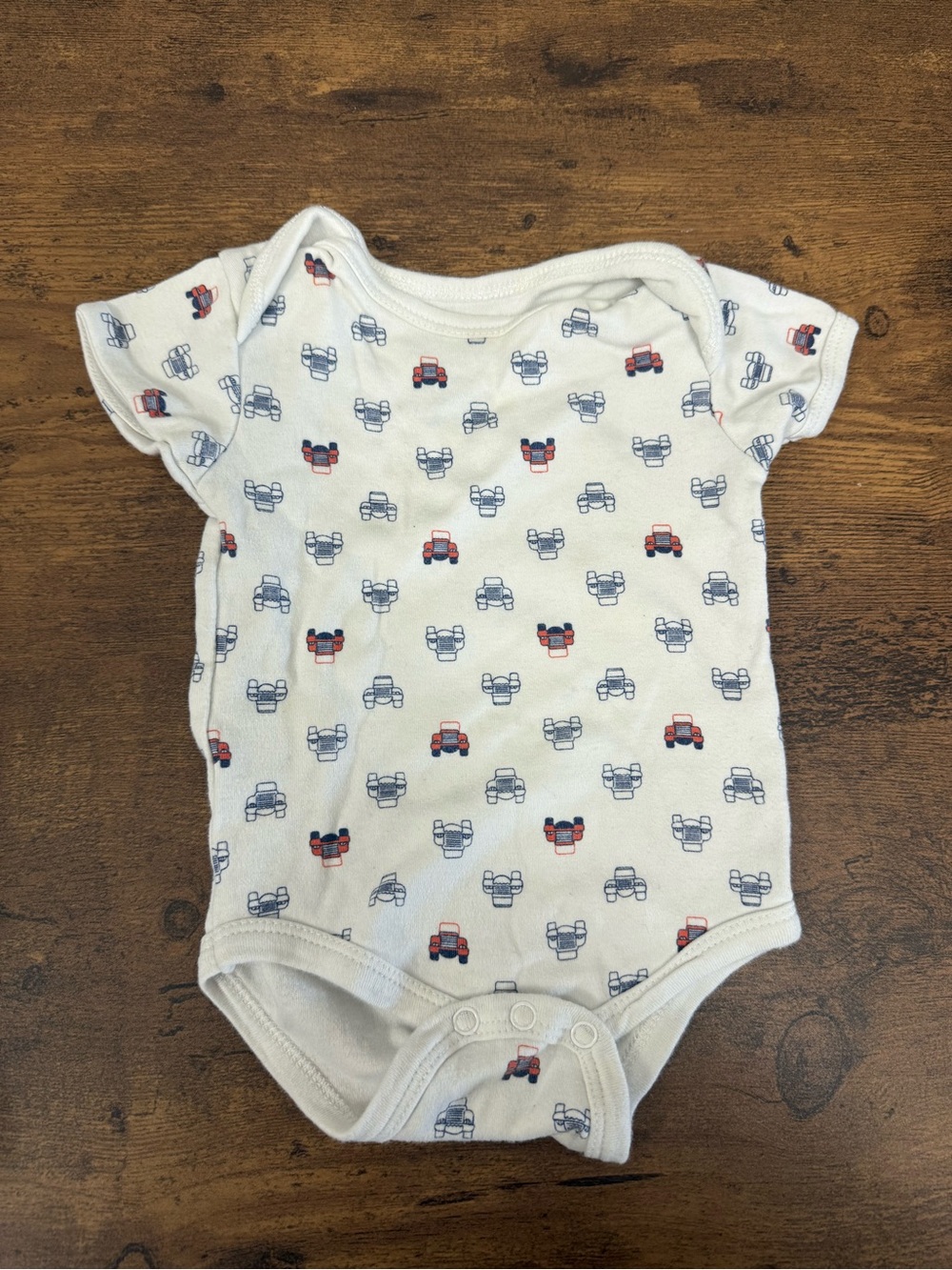 ⭐️5 for $20⭐️ Baby Short-Sleeve One-Piece Bodysuit in White with Car Print 12M